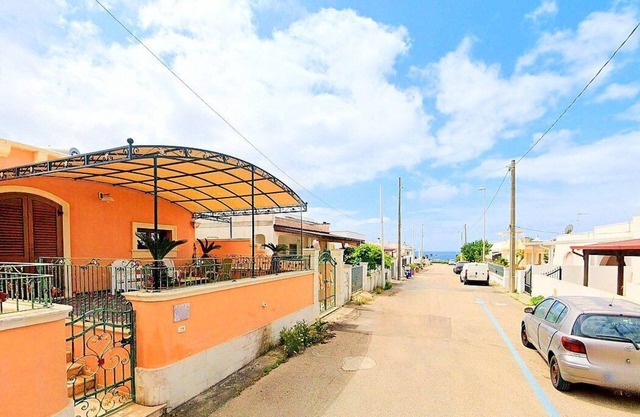 Casa Ria A: A welcoming two-story apartment that is part of a villa situated at a short distance from the beach, with Free WI-FI.