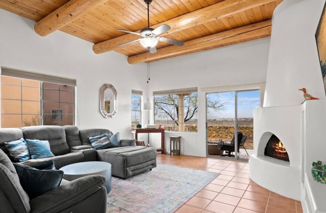 Casa Roadrunner is pet friendly & offers a beautiful valley view of Las Cruces.