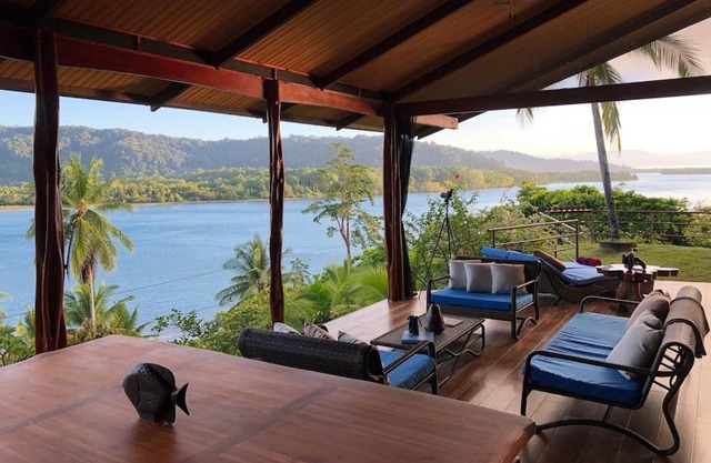 Casa Roja - Beachfront Property