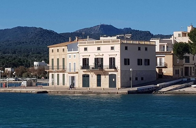 Casa vacacional Es Port with sea view, balcony, terrace & WLAN
