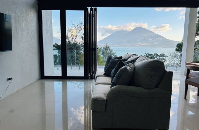 Casa Verapaz - Carina: Luxurious Retreat with Loft, Ideal for 6 Guests!