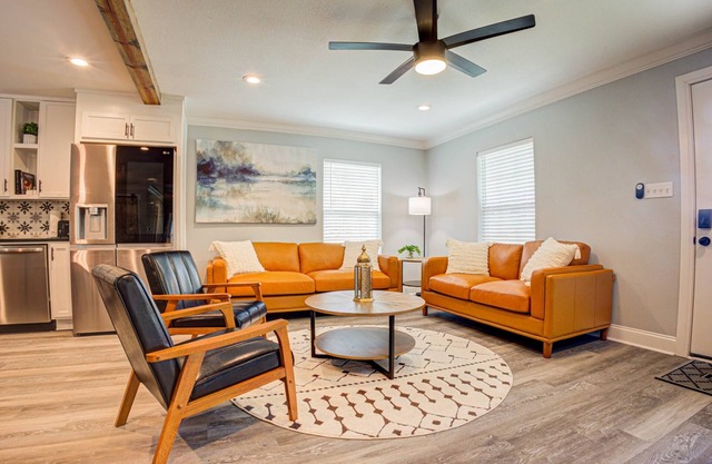 Casablanca Waco | 5 Mins to Silos/Baylor Hot Tub Pets OK, Casablanca Waco