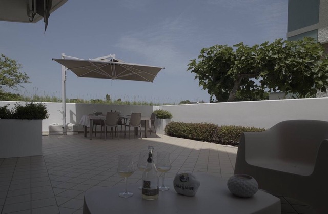 Casadelmare14 Rose garden