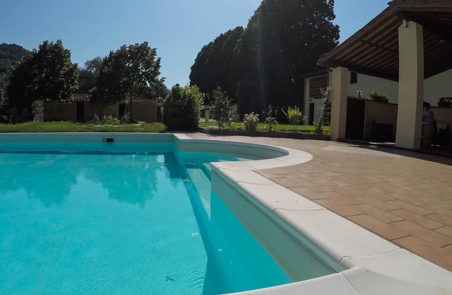 CASALE LA FATA, SMEMORINA splendid apartment facing the pool, sleeps 5