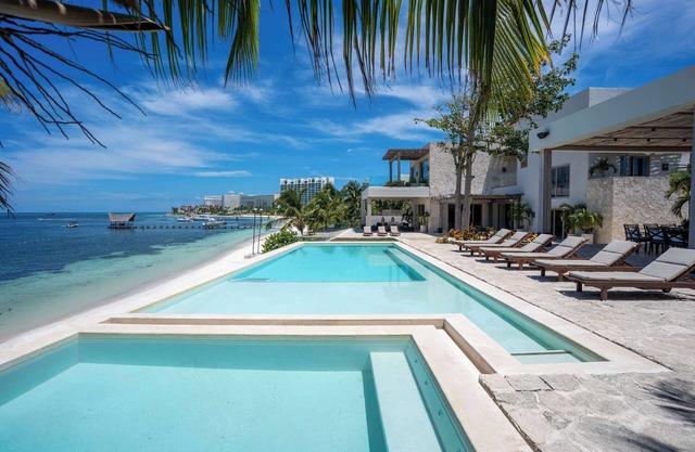 CasaZul - 9BR Luxury Beachfront Villa