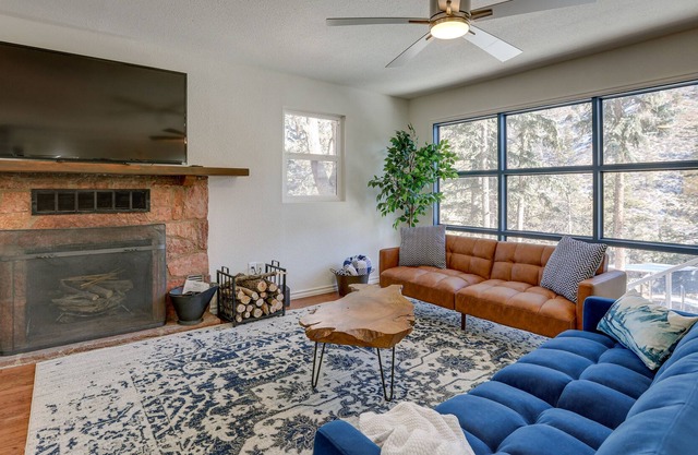 Cascade Home w/ Private Hot Tub + Patio!