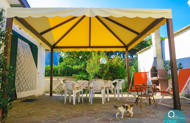 CASESCAURI - Chalet 100mt from the sea with Wi Fi