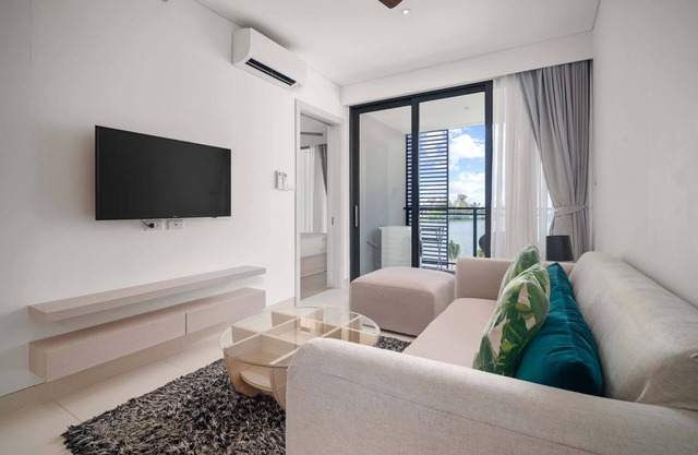 Cassia Residences 1BR A Lake side