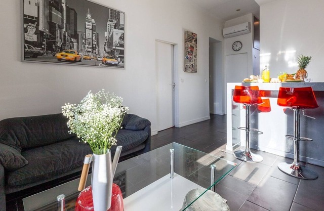 Castel Bay · Exceptional situation! Place Castellane - In the heart of Marseille