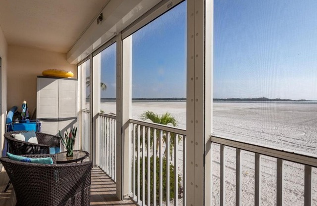 Castle Beach 105, Gulf Front, 2 Bedrooms, , Elevator, Sleeps 6, Heated Pool