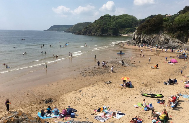Caswell Bay Beach Chalet, Gower. Perfect for families. 3 min. walk to beach.