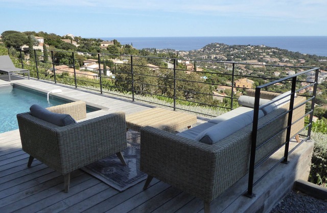 CAVALAIRE - BEAUTIFUL SEA VIEW - RENOVATED VILLA FACING SOUTH