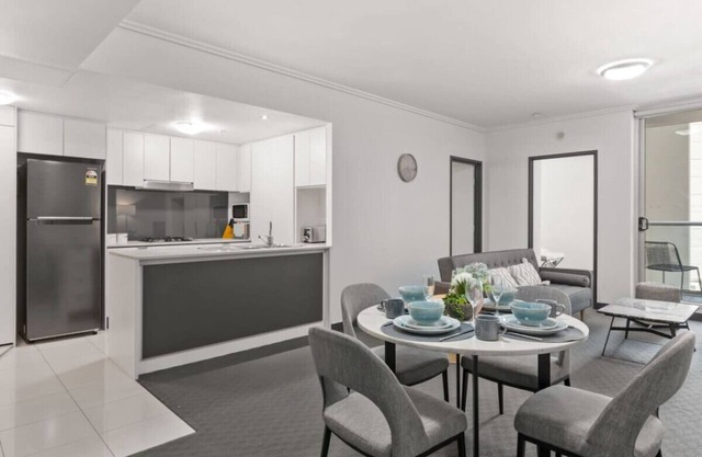 CBD Centre location, Free Carpark, Spacy 2 Bed Apt
