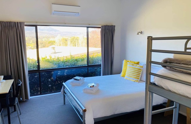 Cedar 3, Cedar 3 - Motel Room