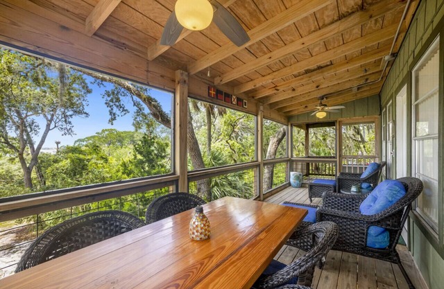 Cedar Summit: 4 bedroom house with 2 decks with water view & a bayside dock.