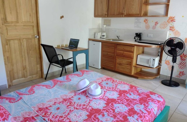 CEIBA House - Habitación Ceiba ROJA/Private Kitchen