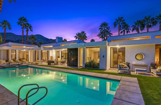 'Celebrity Hideaway' Stunning Views & 4 Suites in