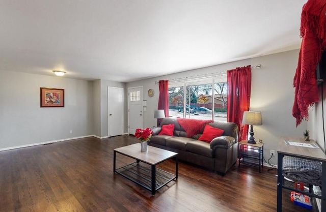 Centennial 4 King Beds Private Large Updated Home