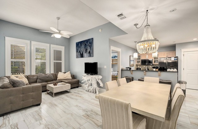 Center of Baytowne Village: Pool ~ Gym ~ Golf!