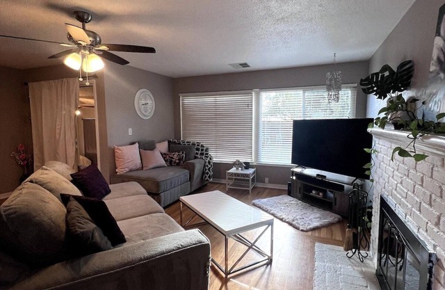 Central 3-Bed, 1.5-Bath Fresno Cottage with Yard