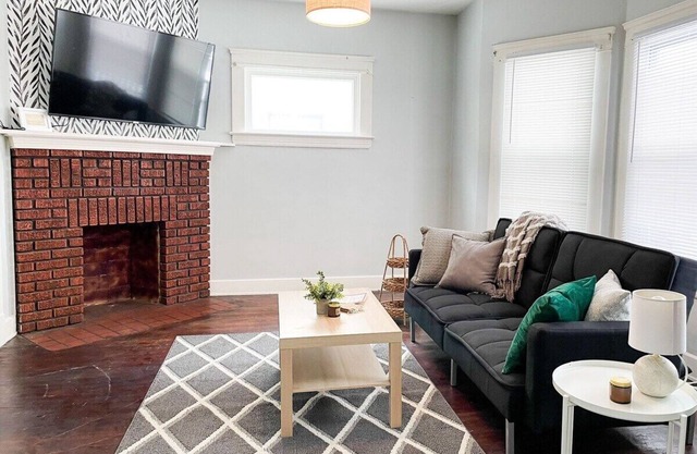 Central Almira Apt for 4 People - with Parking