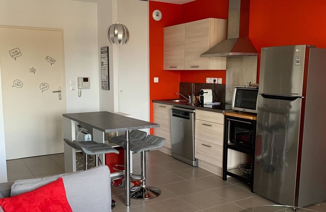 Central Apartment in Biscarrosse - 4 Guests, Close to Beaches, Surf Classes, Parking & Wifi Included