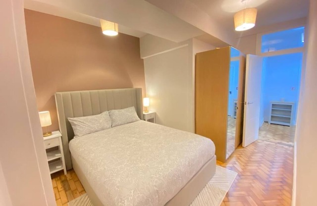 Central Apartment in Marlyebone - 2 Bed - 4 Adults - WiFi & Netflix Included