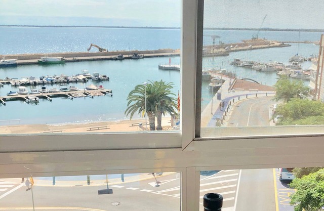 Central apartment, stunning sea and harbour views. 3 minutes to sandy beach
