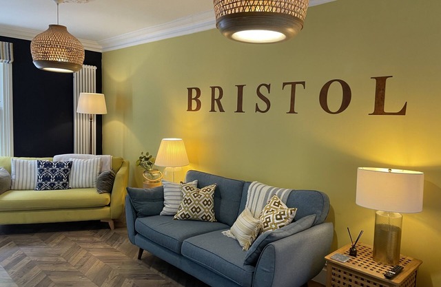 Central Bristol townhouse with harbour views.