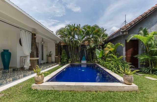 Central & Charming 3bedr with private pool