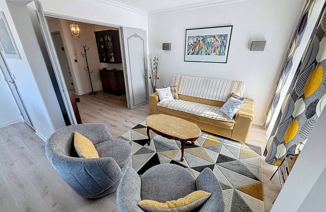 Central Granville Apartment with Private Garage and Free Wi-Fi