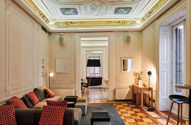 Central Guest House! BIG GROUPS WELCOME!