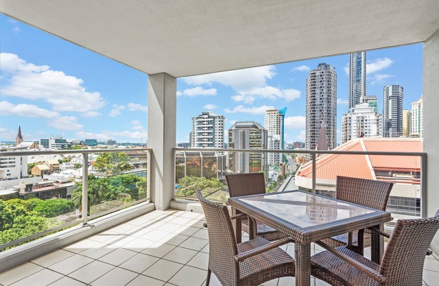 Central Heights ~ 2Bed/2Bath/Car/Pool/Views ~ CBD