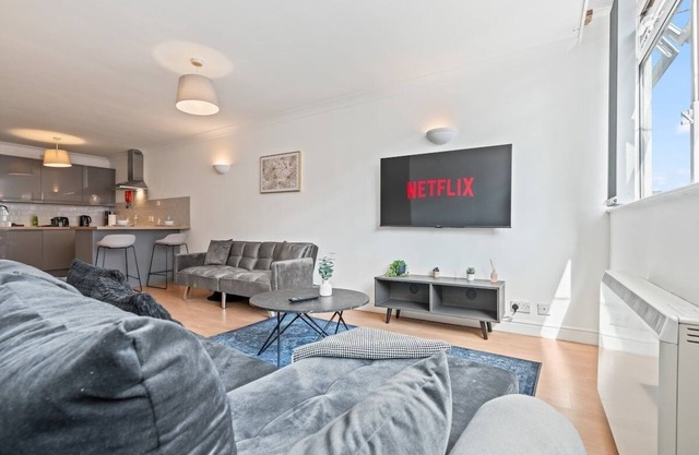 Central Hub - Free Parking - Sleeps 5