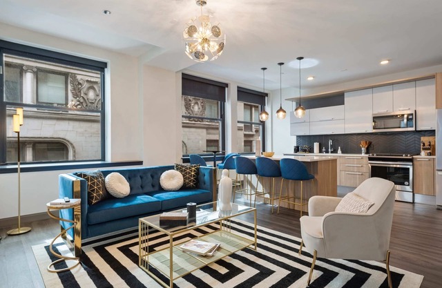 Central Location: Exclusive Apts for Large Groups