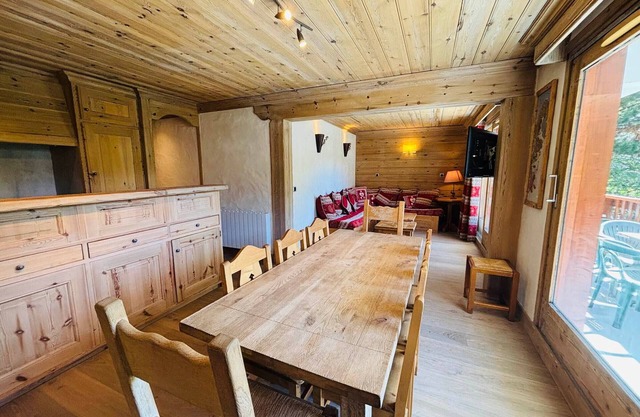 Central Méribel 3-Room Apartment for 6, Near Shops and Ski Slopes with Stunning Mountain View