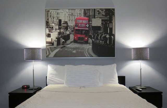 Central Motel Courtyard