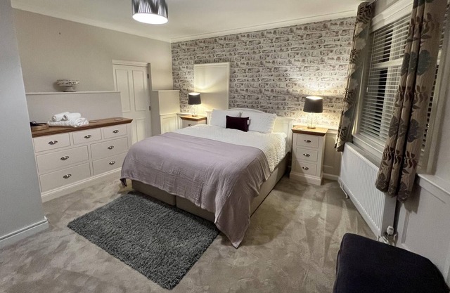 Central Quiet home, large rooms with with parking