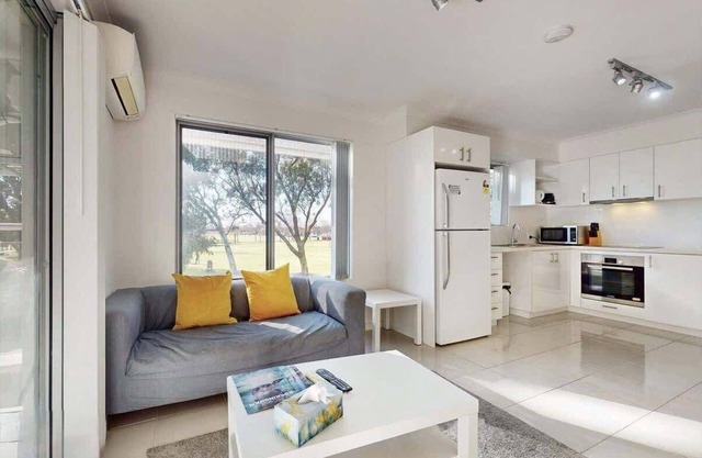 Central Rockingham Escape 2BR 2BA Parking