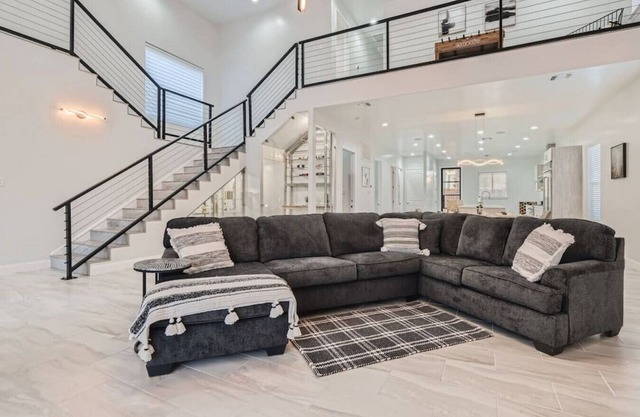 Central San Antonio High End Home Near Riverwalk + Downtown/5BR/Pool