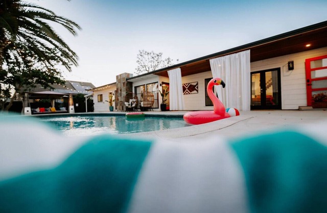 Central SD Luxury Home+Casita, Pool Hot tub BBQ Sleeps10