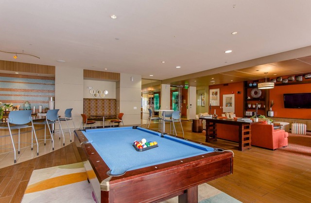 Central Stay Minutes from NRG, Pets, Parking, Wifi