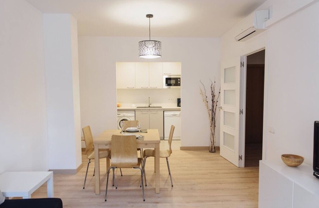 Central & Sunny Apartment Near Passeig de Gracia I -15 minutes walking