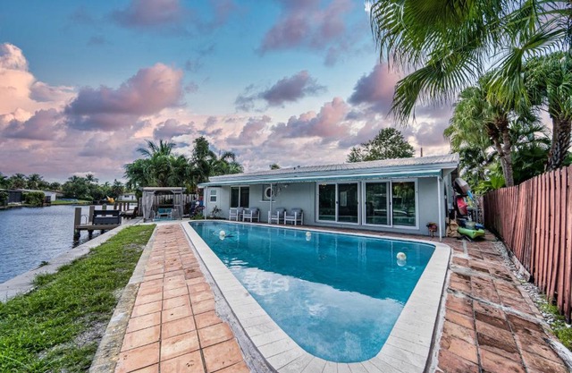 Central Waterfront Villa Salt Wtr Pool Near Beach