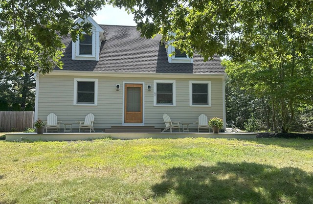 Centrally-located 3-bedroom house in Oak Bluffs with Expansive Yard