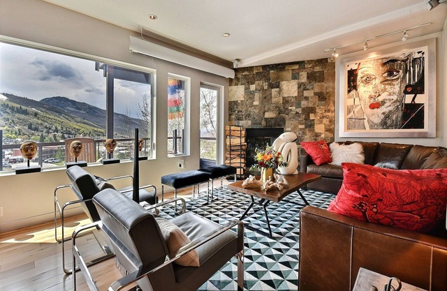 Centrally Located, Close to Ski, Main Street, Free Resort Shuttle. Perfect for Sundance!