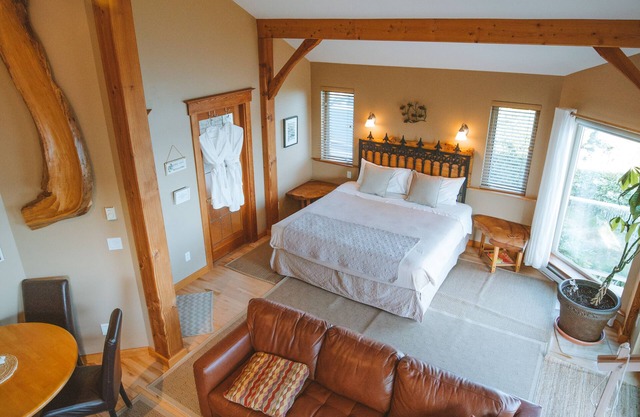 Centrally located on British Columbia's beautiful Sunshine Coast
