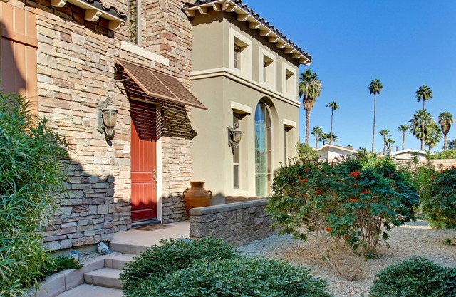 Centrally Located Tuscan-Style Townhome with Pools/Spas