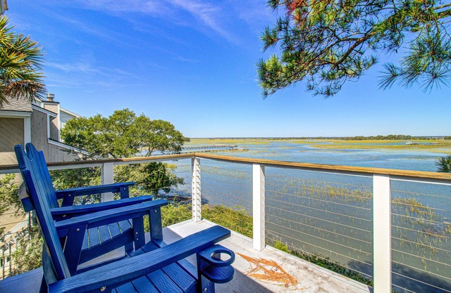 Centrally located to local attractions, close to beach access & marsh views
