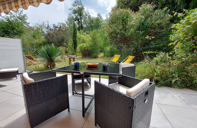 Centre St Jorioz : Charmant et Spacieux Studio Avec Terrasse et Jardin Privatif